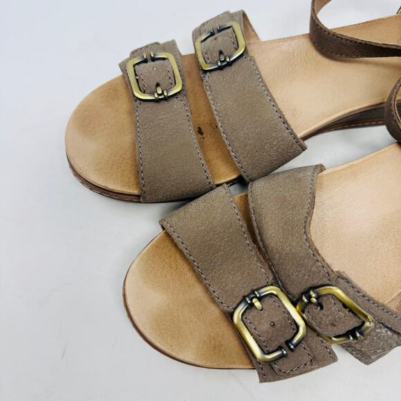 Dansko Taupe Leather Buckle Strap Wedge Sandals Size 39 Comfort Classic Basic - Picture 2 of 14
